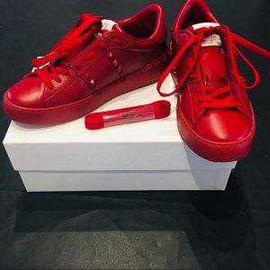 NWB VALENTINO GARAVANI SNEAKERS